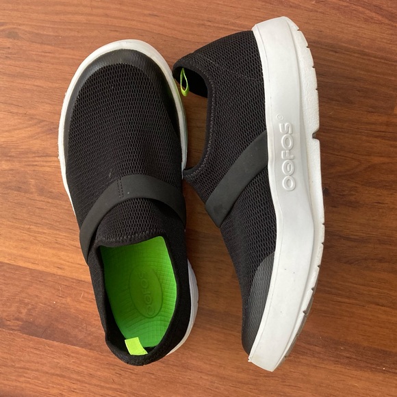 OOFOS Shoes - OOFOS women’s OOMG shoe size 7